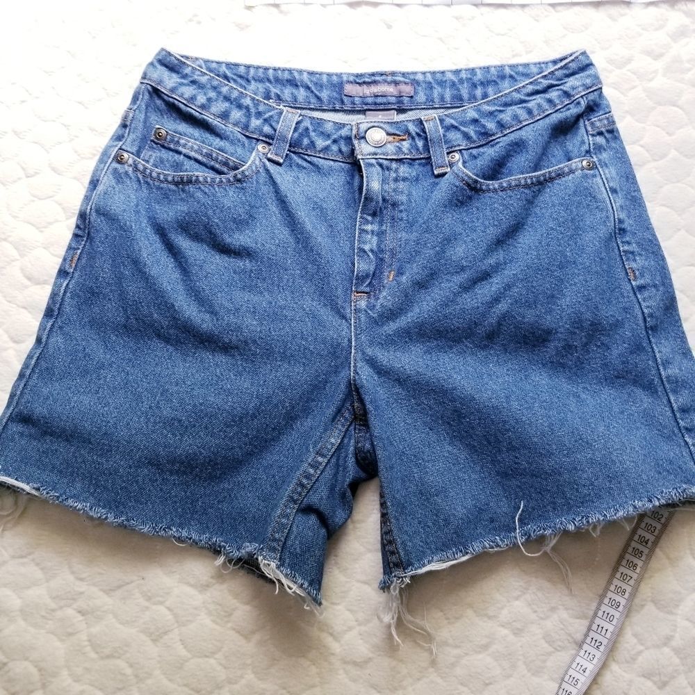 Cut-off denim shorts distressed raw hem jean 4 - Picture 4 of 8